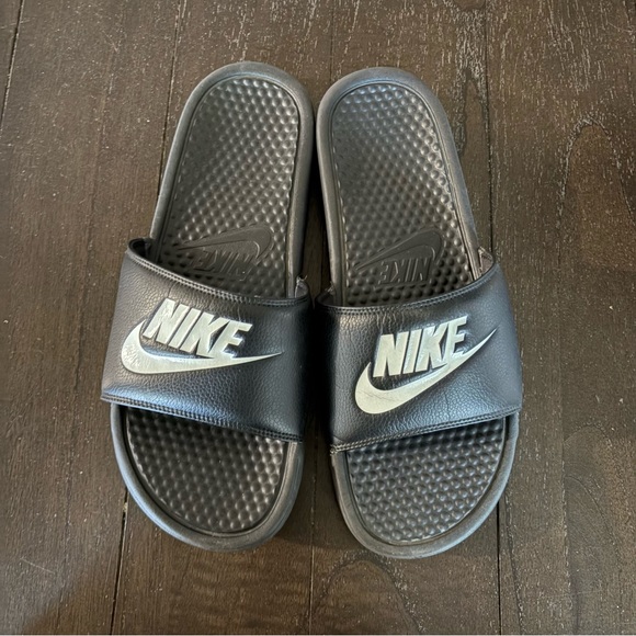 Nike amen’s Benassi JDI Slides Sandals Black Gym Swimming Size 10 - Picture 1 of 7